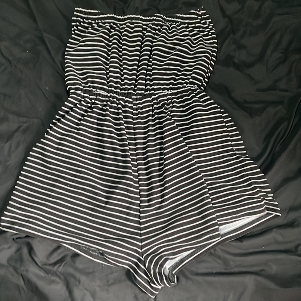 jumpsuit - Picture 2 of 2